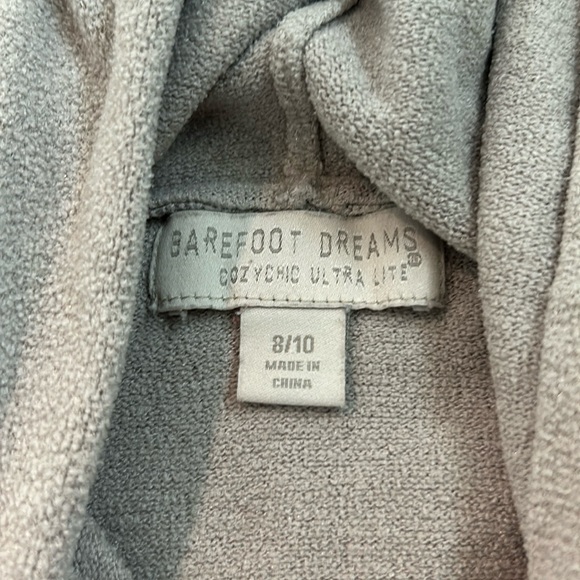 Girls bear foot dreams cozy pullover! - Picture 2 of 4